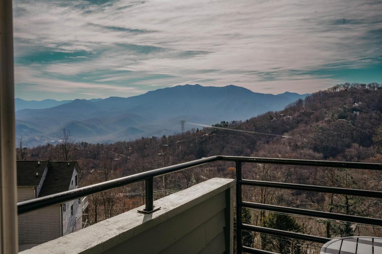 Smoky Mountains Studio With Balcony Gatlinburg Exterior photo